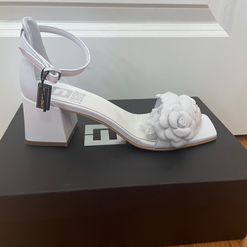 Made In Italy Leather Flower Band Heel Sandals from EMANUELE CASTRO